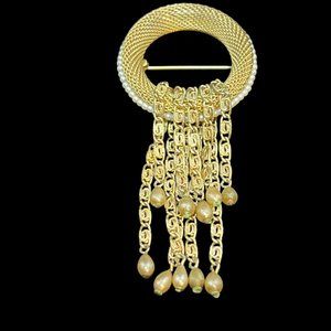 Vintage Gold Tone Mesh And Faux Pearl Lapel Pin W/Dangling Snail Chains (4781)
